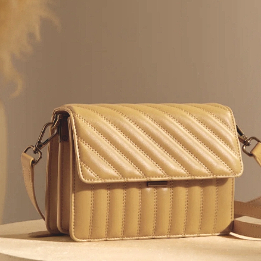 Leather Purse Yellow Small Shoulder Bag - Clutch - Crossbody W/ detachable Strap - Picture 6 of 7